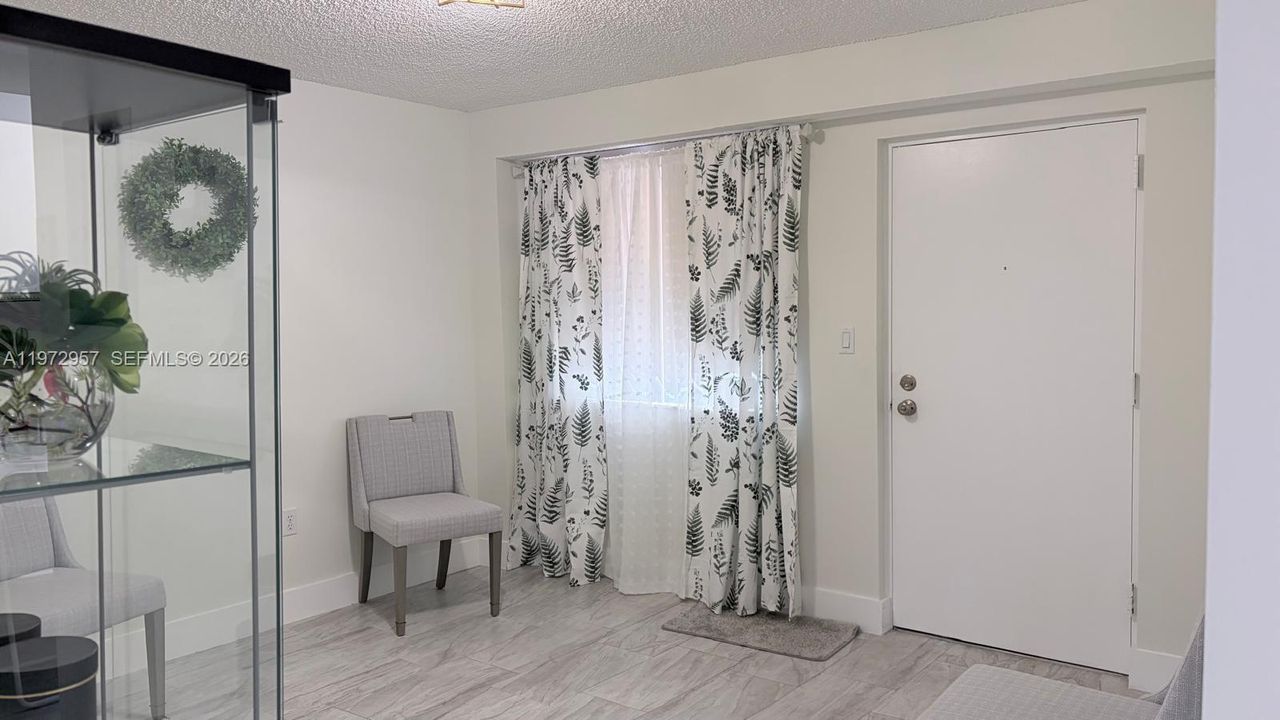 En Venta: $340,000 (2 camas, 2 baños, 760 Pies cuadrados)