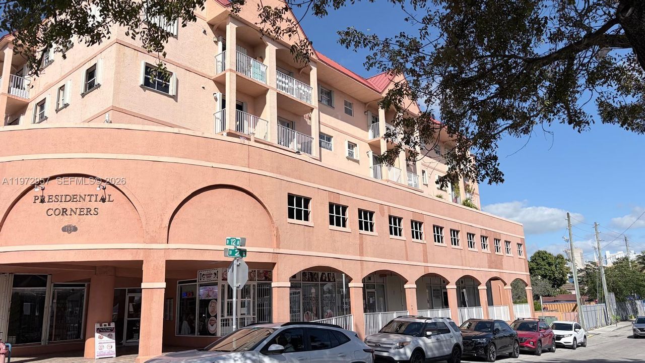 En Venta: $340,000 (2 camas, 2 baños, 760 Pies cuadrados)
