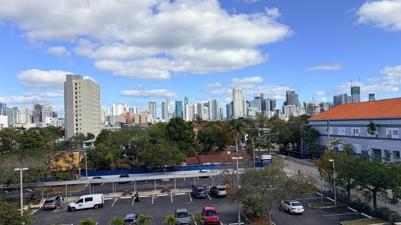 En Venta: $340,000 (2 camas, 2 baños, 760 Pies cuadrados)