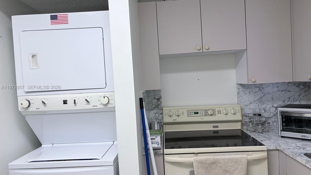 En Venta: $340,000 (2 camas, 2 baños, 760 Pies cuadrados)