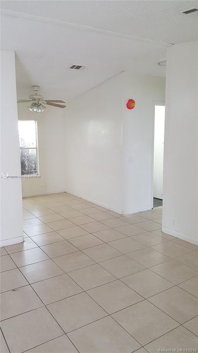 На продажу: $290,000 (3 спален, 2 ванн, 1170 Квадратных фут)