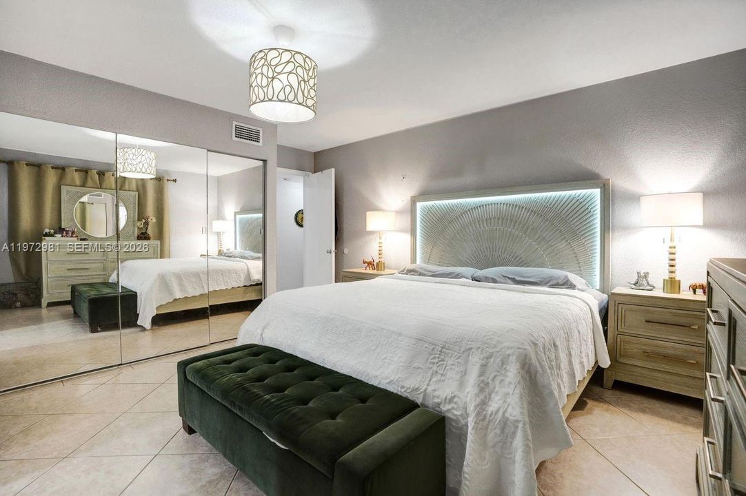 For Sale: $260,000 (2 beds, 2 baths, 1112 Square Feet)