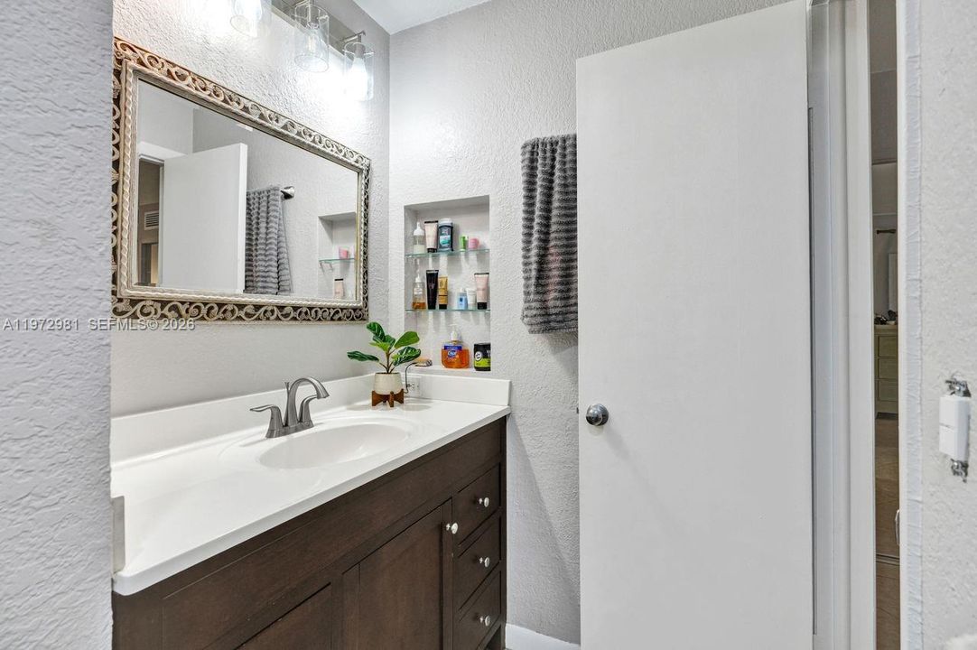 For Sale: $260,000 (2 beds, 2 baths, 1112 Square Feet)
