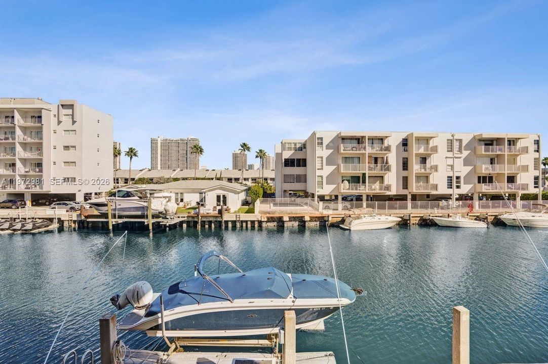 For Sale: $260,000 (2 beds, 2 baths, 1112 Square Feet)