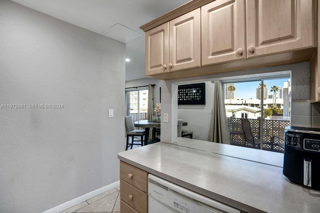 For Sale: $260,000 (2 beds, 2 baths, 1112 Square Feet)