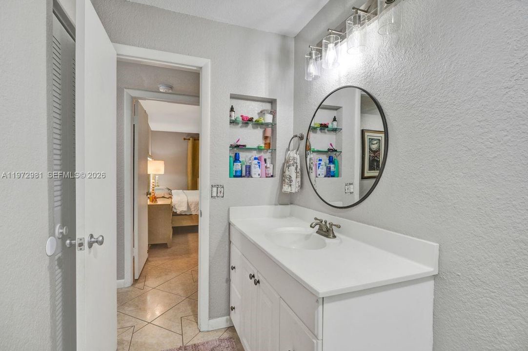 For Sale: $260,000 (2 beds, 2 baths, 1112 Square Feet)