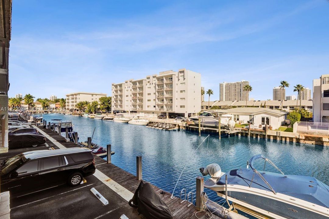For Sale: $260,000 (2 beds, 2 baths, 1112 Square Feet)