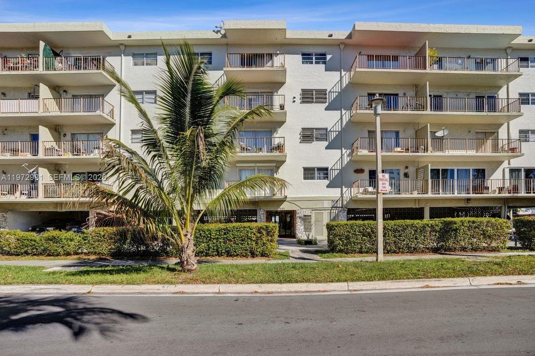For Sale: $260,000 (2 beds, 2 baths, 1112 Square Feet)