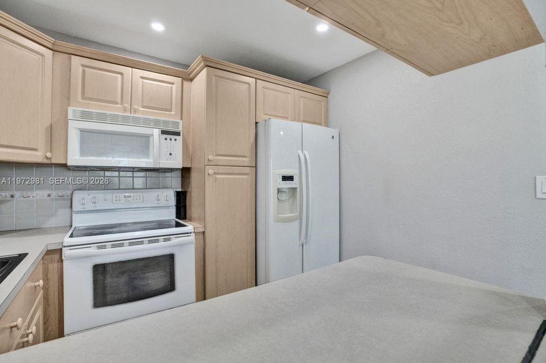 For Sale: $260,000 (2 beds, 2 baths, 1112 Square Feet)