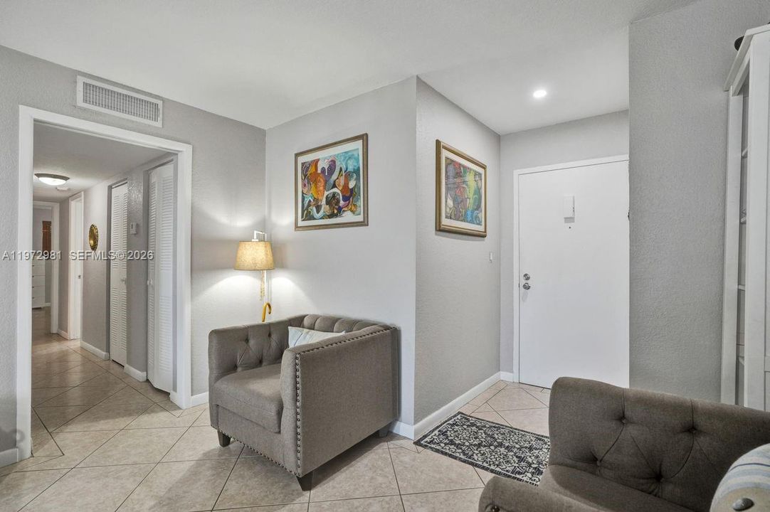 For Sale: $260,000 (2 beds, 2 baths, 1112 Square Feet)