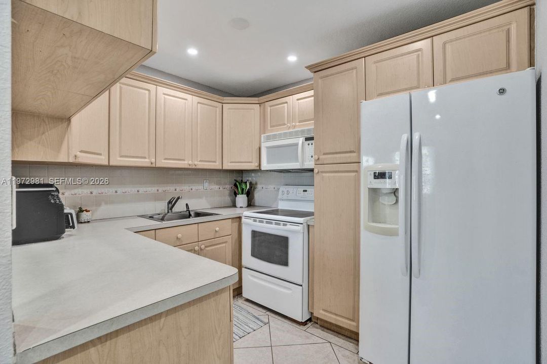 For Sale: $260,000 (2 beds, 2 baths, 1112 Square Feet)