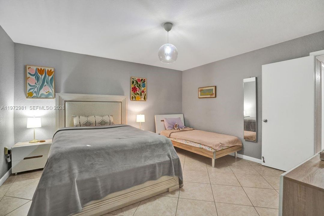 For Sale: $260,000 (2 beds, 2 baths, 1112 Square Feet)
