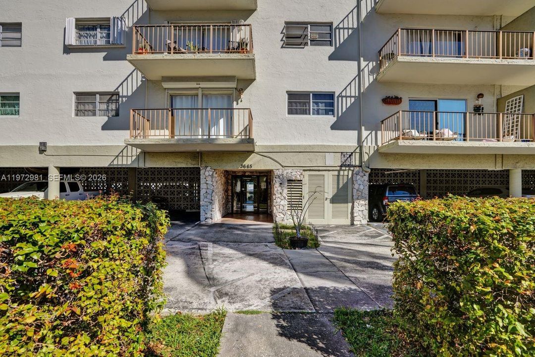 For Sale: $260,000 (2 beds, 2 baths, 1112 Square Feet)
