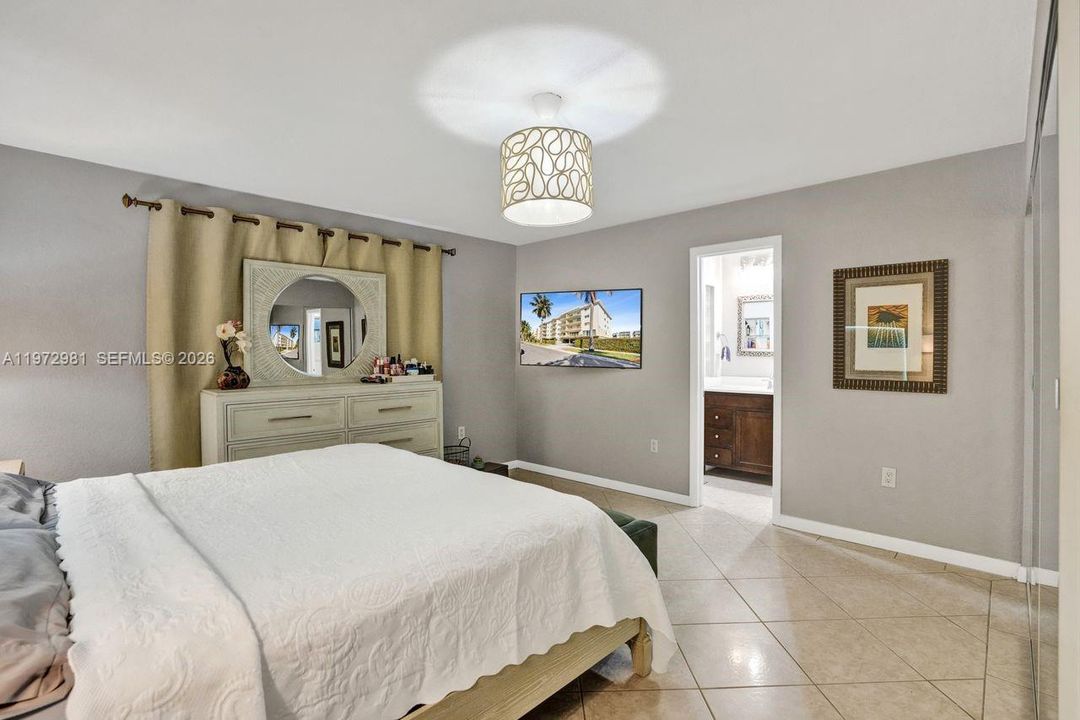 For Sale: $260,000 (2 beds, 2 baths, 1112 Square Feet)