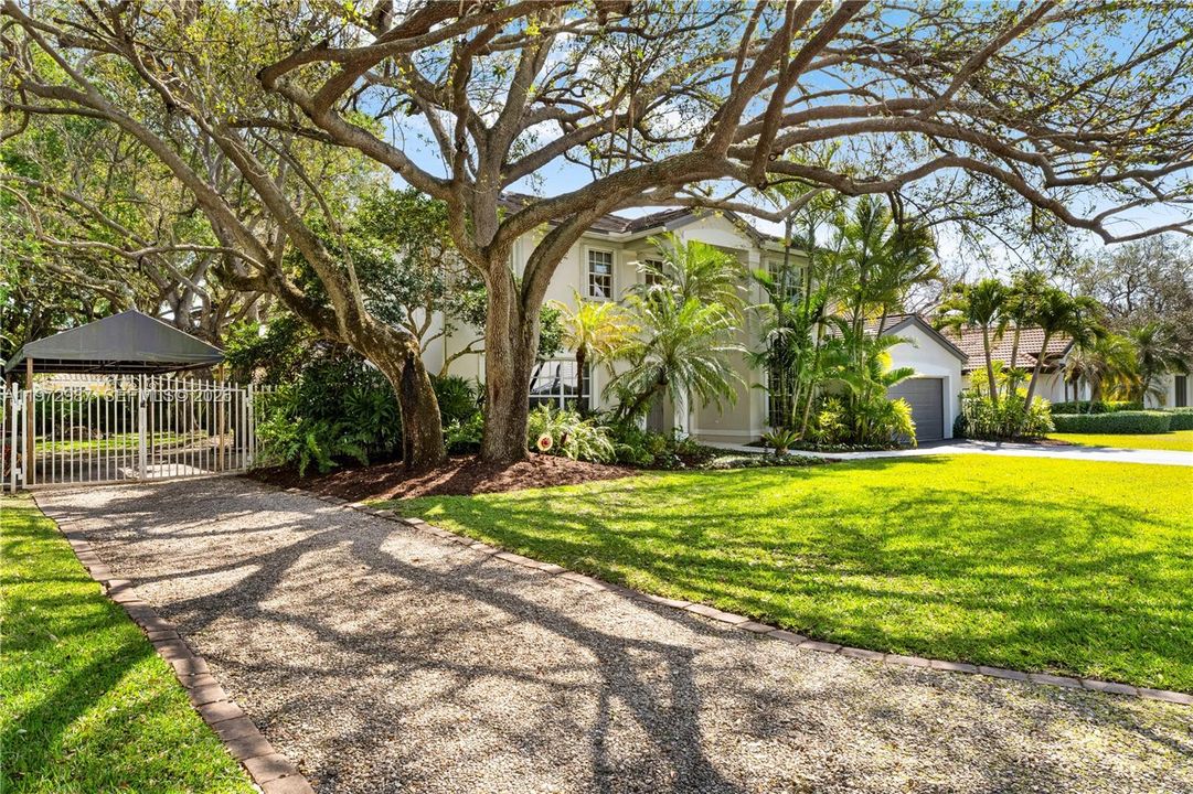 For Sale: $1,699,000 (5 beds, 3 baths, 3102 Square Feet)