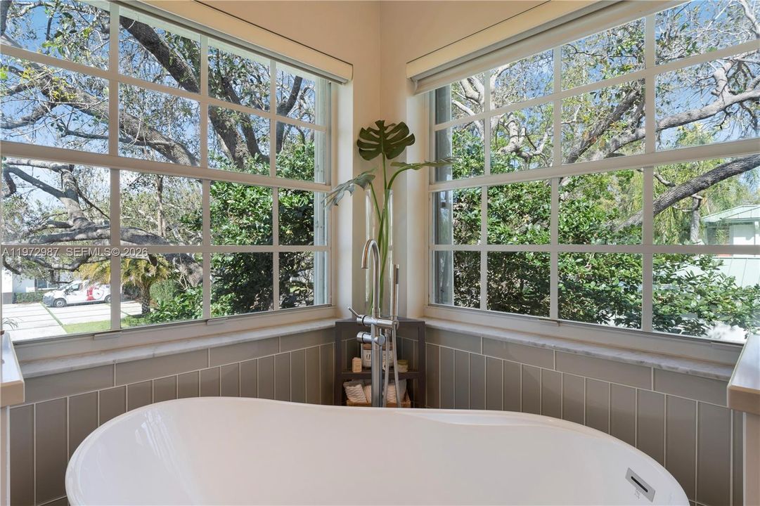 For Sale: $1,699,000 (5 beds, 3 baths, 3102 Square Feet)