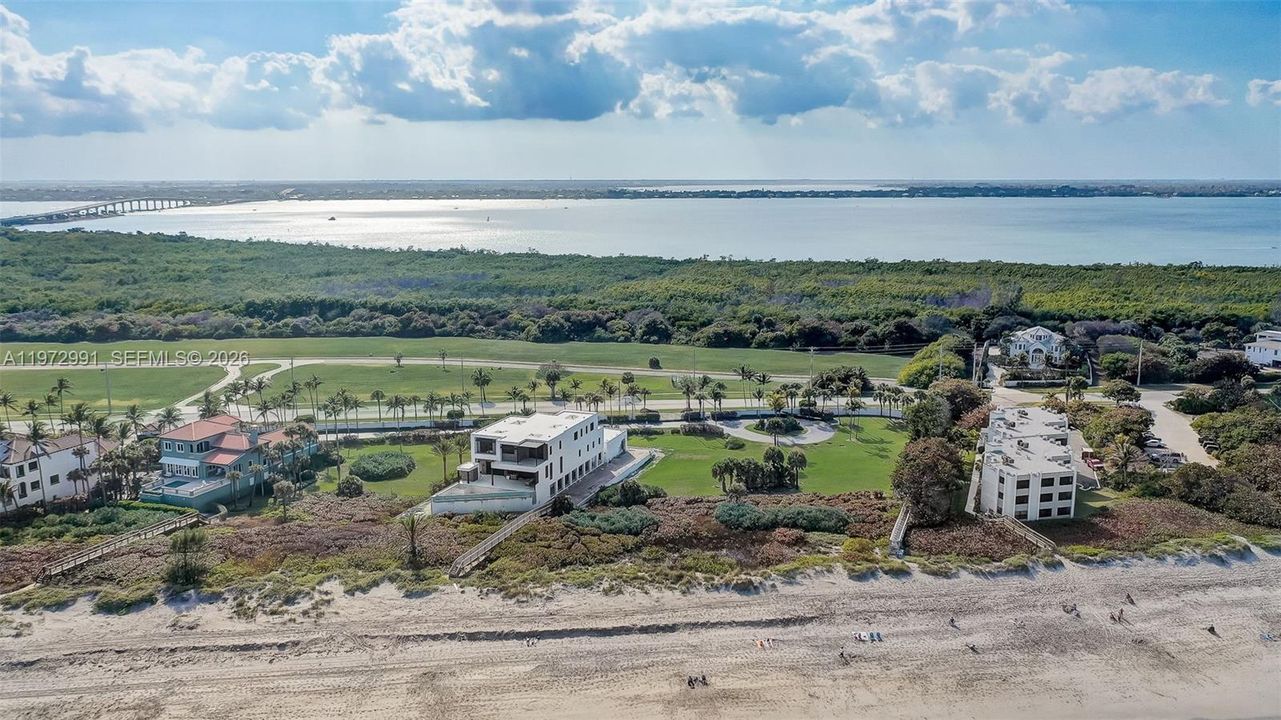 For Sale: $3,500,000 (0.95 acres)