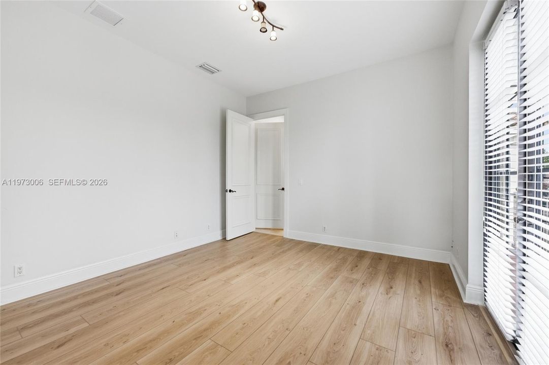 В аренду: $9,800 (5 спален, 3 ванн, 3962 Квадратных фут)