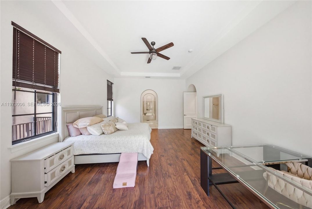 В аренду: $9,800 (5 спален, 3 ванн, 3962 Квадратных фут)