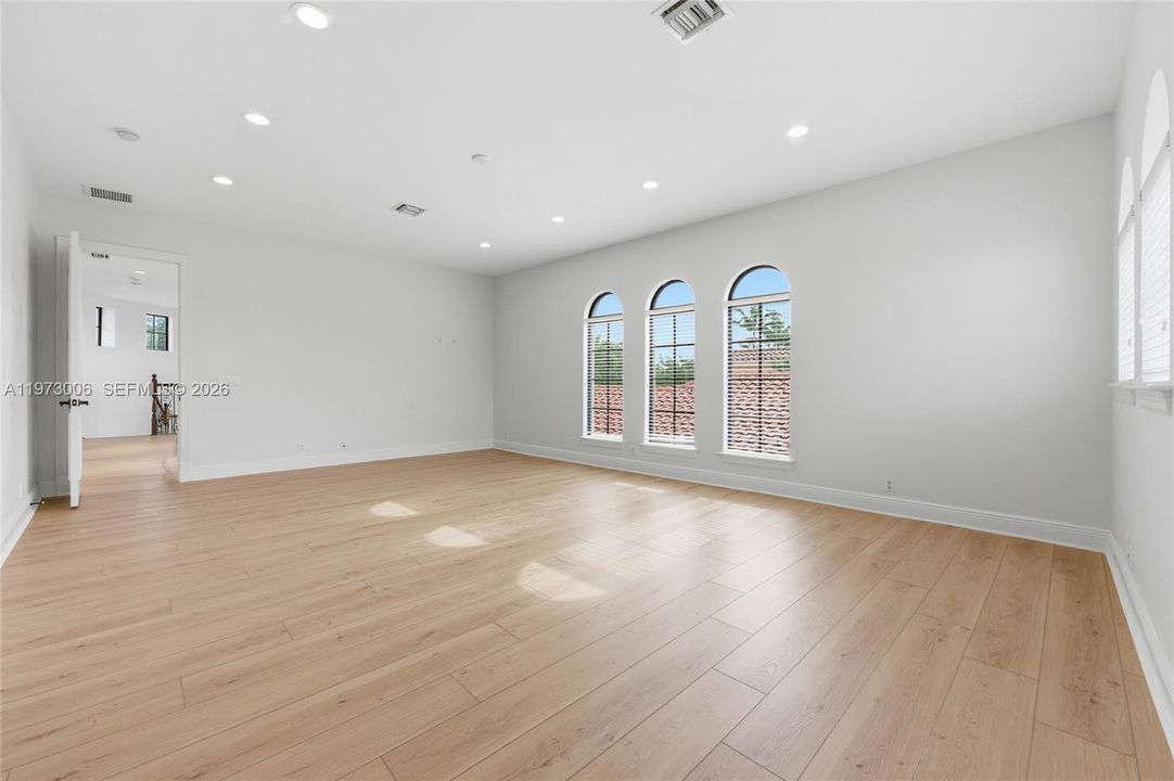В аренду: $9,800 (5 спален, 3 ванн, 3962 Квадратных фут)