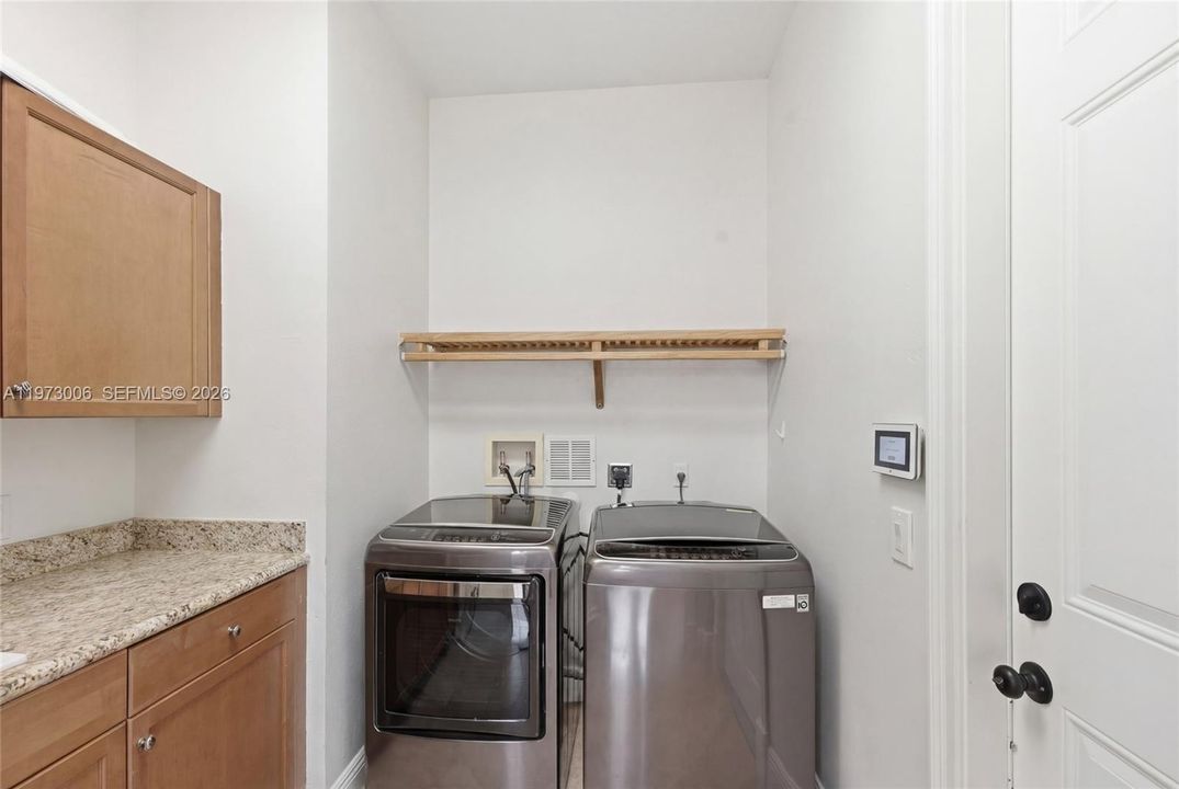 В аренду: $9,800 (5 спален, 3 ванн, 3962 Квадратных фут)