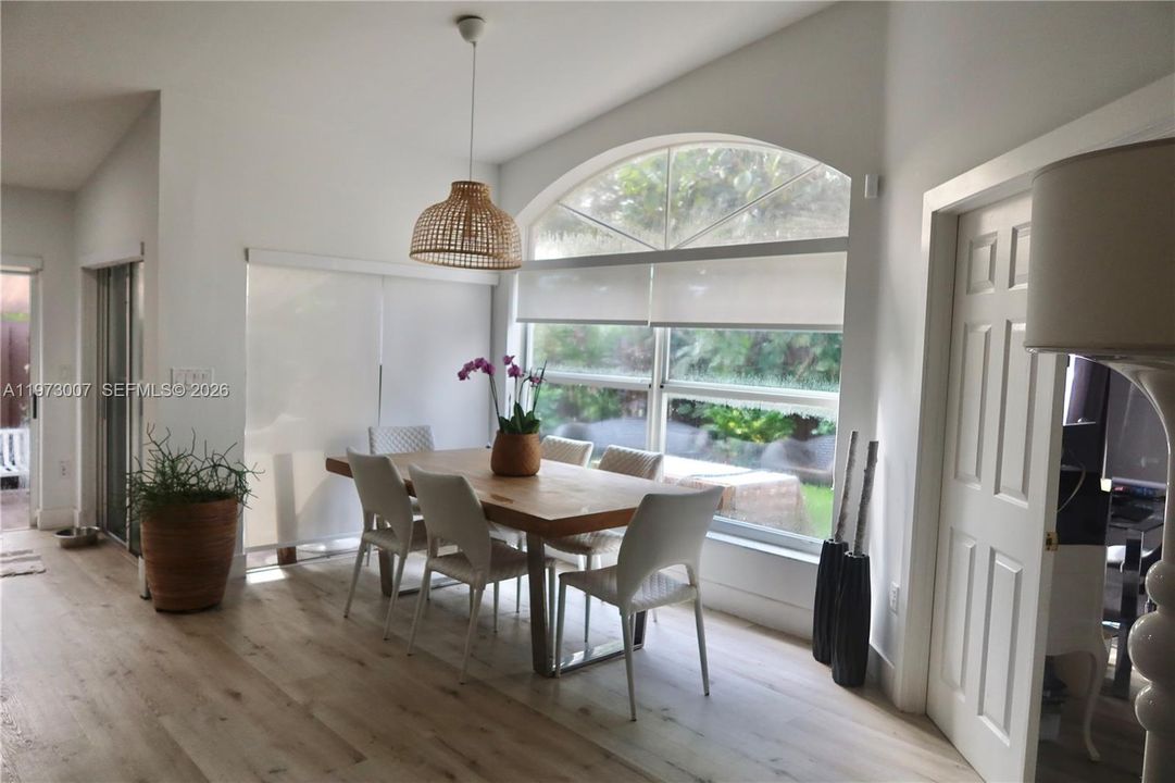 Active With Contract: $799,000 (3 beds, 2 baths, 1308 Square Feet)