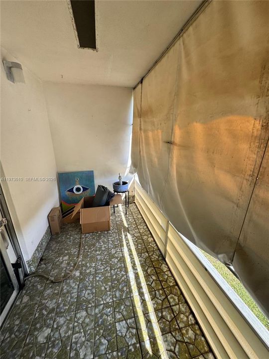For Sale: $99,000 (1 beds, 1 baths, 570 Square Feet)