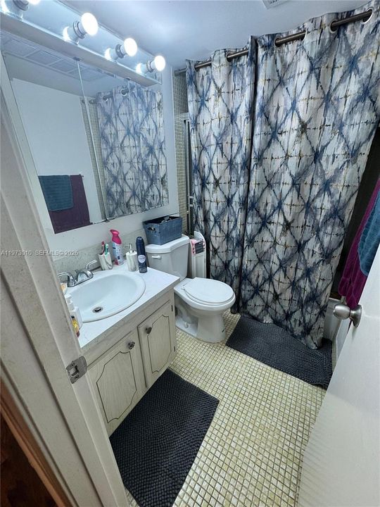 For Sale: $99,000 (1 beds, 1 baths, 570 Square Feet)