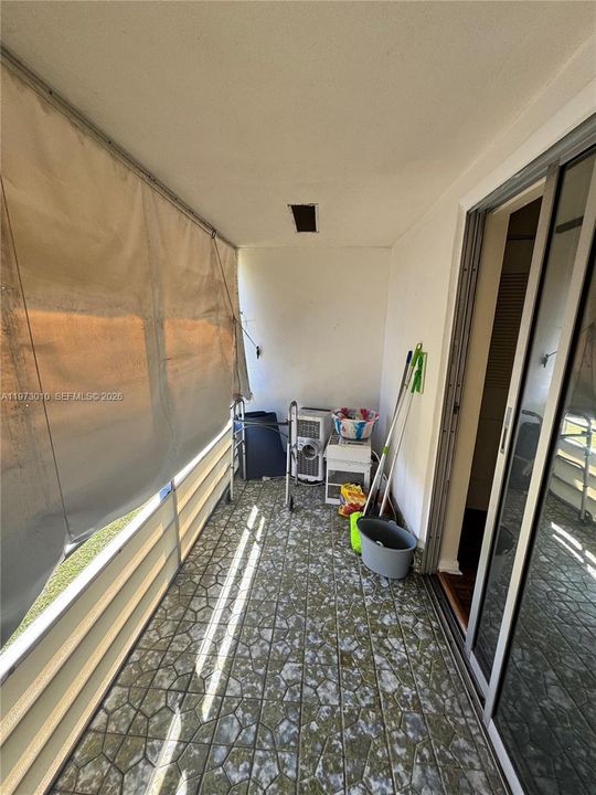For Sale: $99,000 (1 beds, 1 baths, 570 Square Feet)