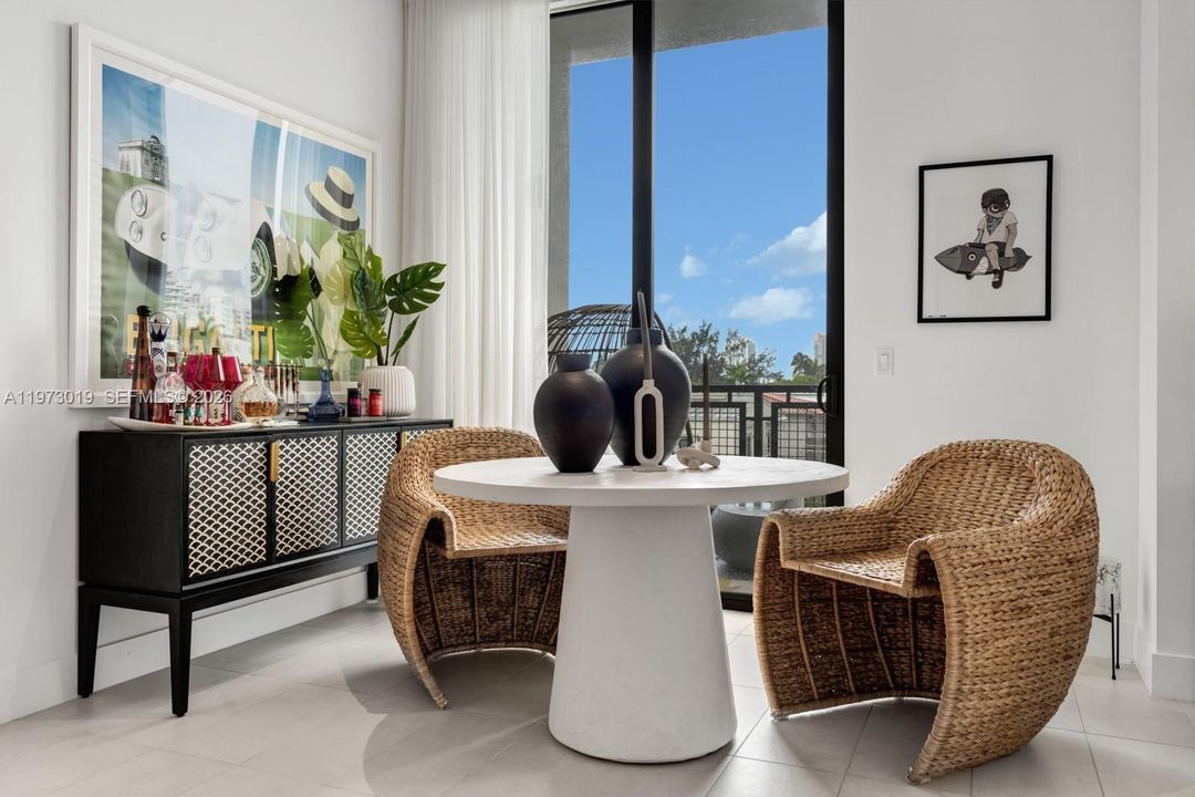 For Sale: $1,425,000 (2 beds, 2 baths, 1476 Square Feet)