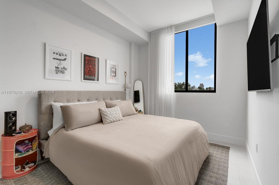 For Sale: $1,425,000 (2 beds, 2 baths, 1476 Square Feet)