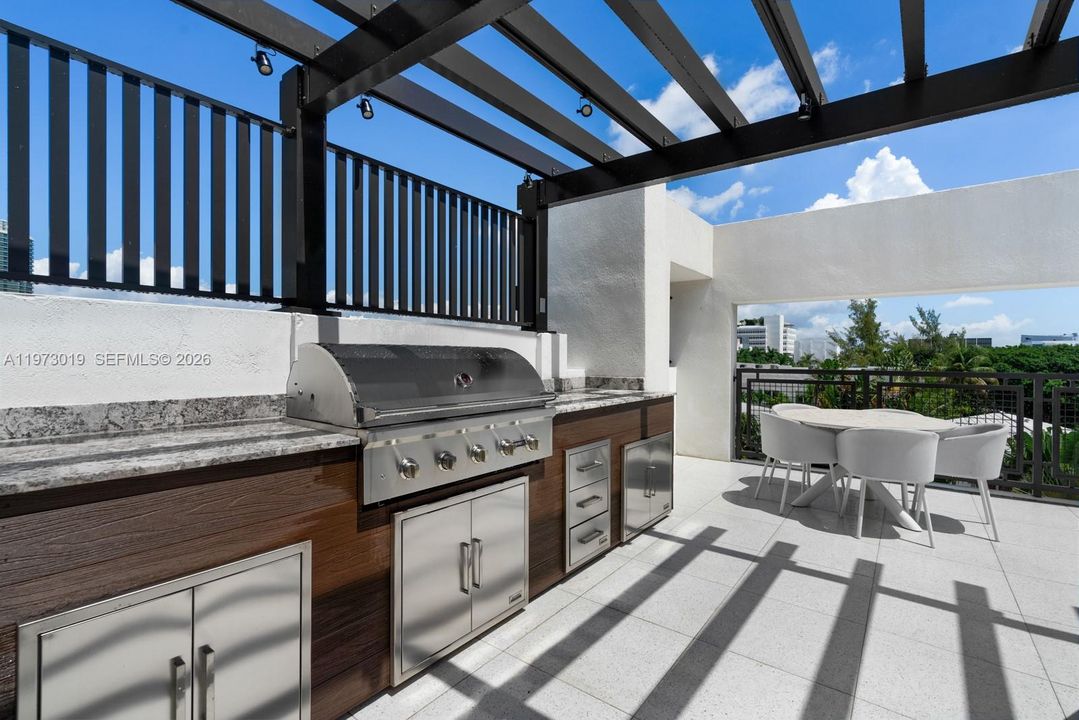 For Sale: $1,425,000 (2 beds, 2 baths, 1476 Square Feet)