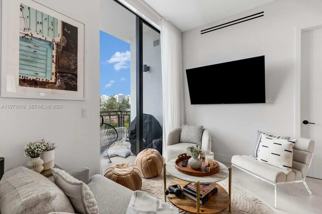 For Sale: $1,425,000 (2 beds, 2 baths, 1476 Square Feet)