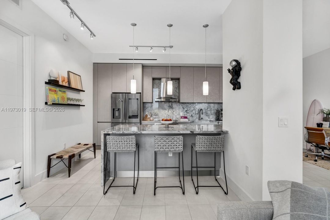 For Sale: $1,425,000 (2 beds, 2 baths, 1476 Square Feet)