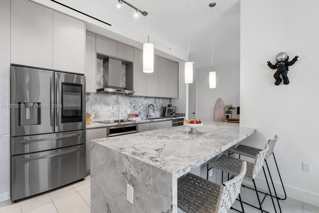 For Sale: $1,425,000 (2 beds, 2 baths, 1476 Square Feet)