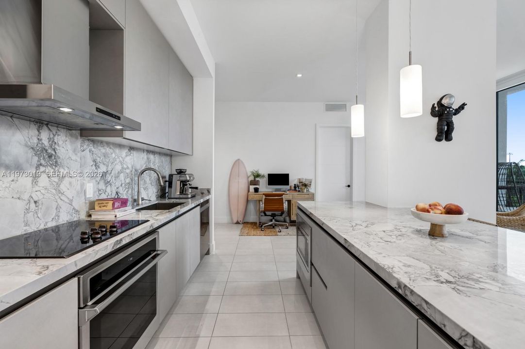 For Sale: $1,425,000 (2 beds, 2 baths, 1476 Square Feet)