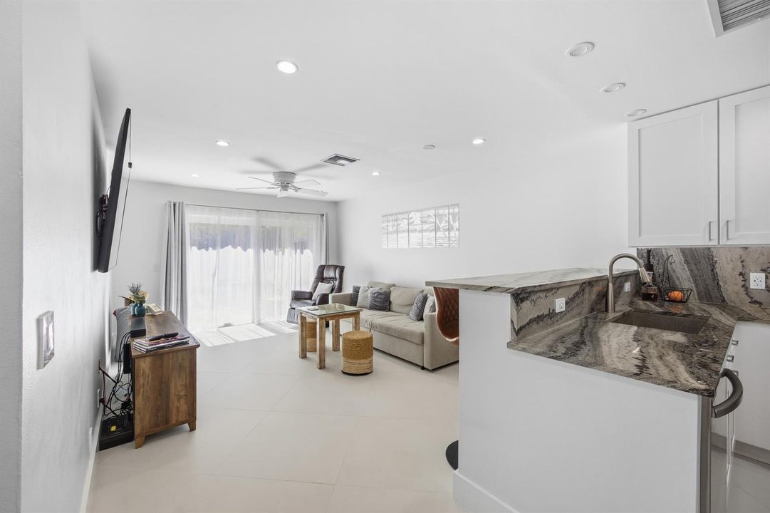 A Living Rm w corner of counter