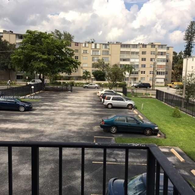 For Sale: $129,000 (1 beds, 1 baths, 900 Square Feet)