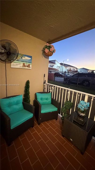 Под контрактом: $250,000 (1 спален, 1 ванн, 757 Квадратных фут)