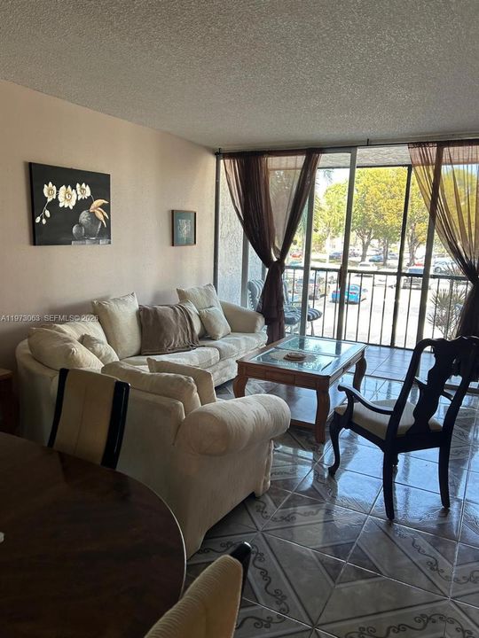 For Sale: $85,000 (1 beds, 1 baths, 780 Square Feet)