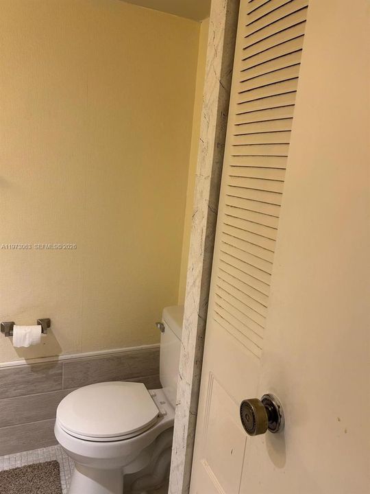 For Sale: $85,000 (1 beds, 1 baths, 780 Square Feet)