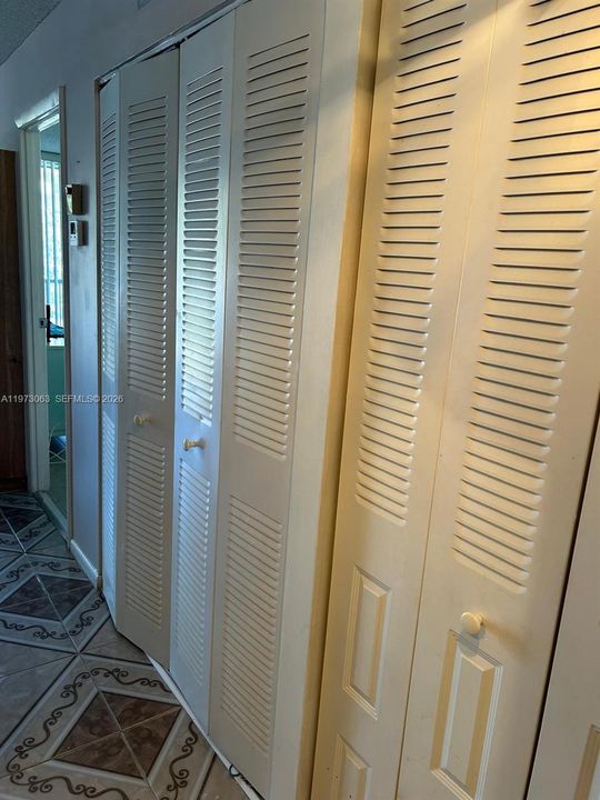 For Sale: $85,000 (1 beds, 1 baths, 780 Square Feet)