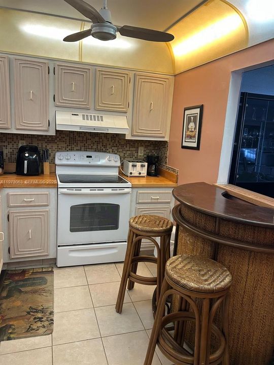 For Sale: $85,000 (1 beds, 1 baths, 780 Square Feet)