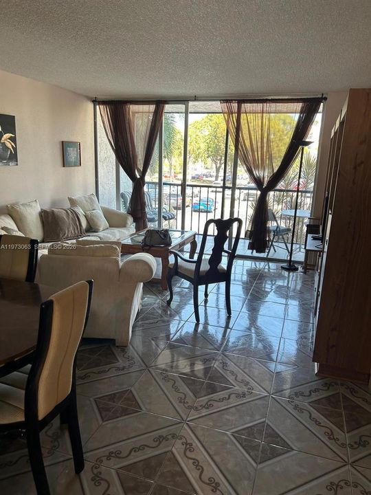 For Sale: $85,000 (1 beds, 1 baths, 780 Square Feet)