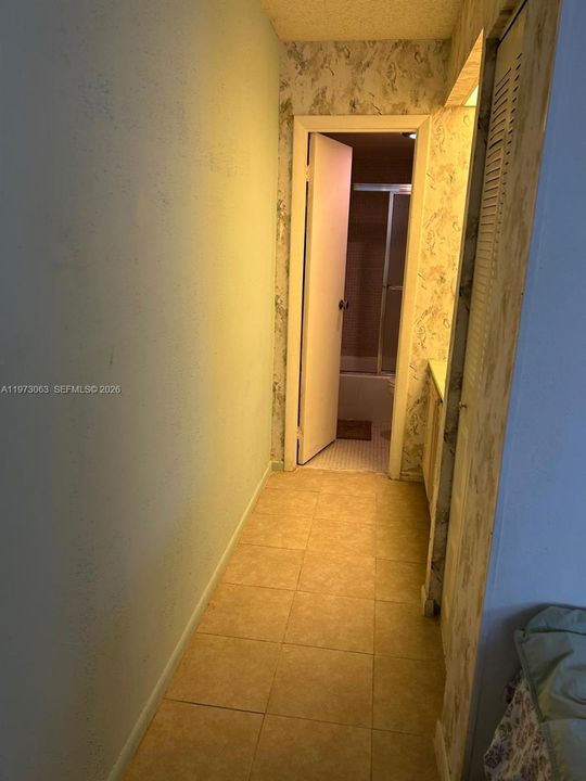 For Sale: $85,000 (1 beds, 1 baths, 780 Square Feet)