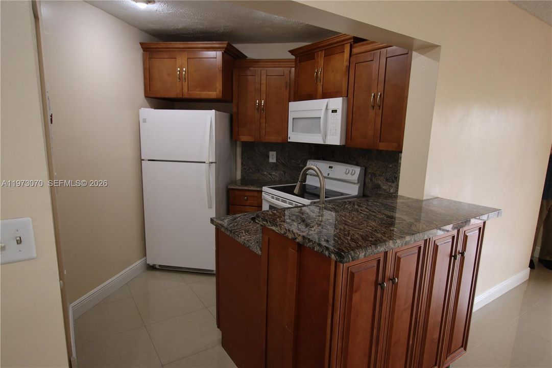 En Venta: $285,000 (2 camas, 2 baños, 800 Pies cuadrados)