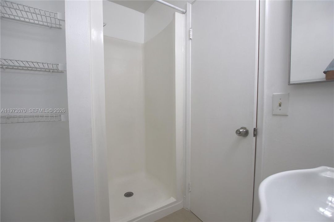 En Venta: $285,000 (2 camas, 2 baños, 800 Pies cuadrados)