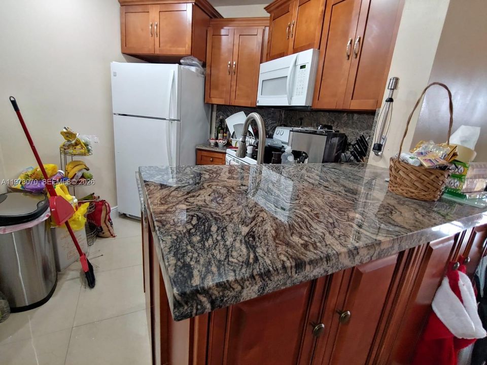 En Venta: $285,000 (2 camas, 2 baños, 800 Pies cuadrados)