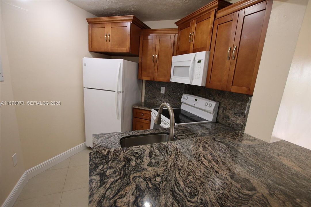 En Venta: $285,000 (2 camas, 2 baños, 800 Pies cuadrados)