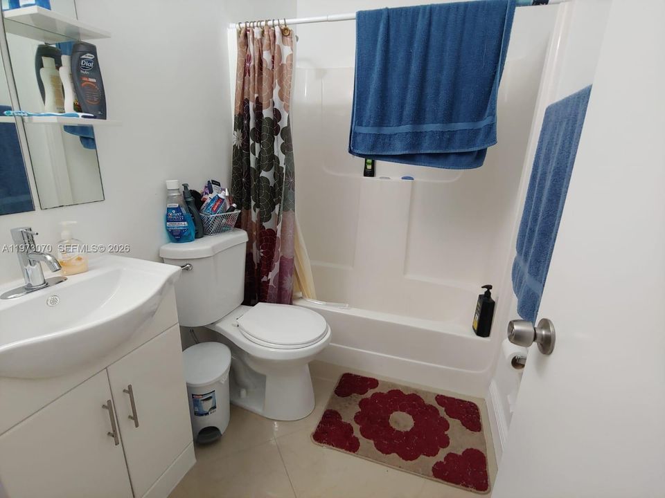 En Venta: $285,000 (2 camas, 2 baños, 800 Pies cuadrados)